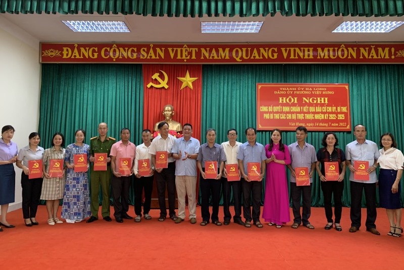 Phường Việt Hưng công bố quyết định chuẩn y kết quả bầu cử Chi ủy, Bí thư, Phó Bí thư chi bộ trực thuộc nhiệm kỳ 2022-2025 