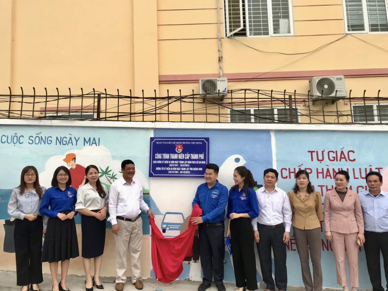Đoàn TNCS Hồ Chí Minh phường Việt Hưng khánh thành công trình "Tranh tường bích họa" cấp Thành phố
