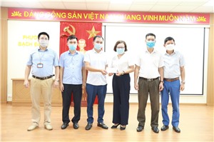 Hiệp hội doanh nghiệp thành phố ủng hộ 11 phường phòng chống dịch Covid -19