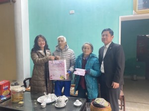 Lãnh đạo UBND thành phố Hạ Long thăm, tặng quà và chúc Tết Nguyên Đán Quý Mão 2023 cho các đối tượng là thương, bệnh binh trên địa bàn phường Việt Hưng