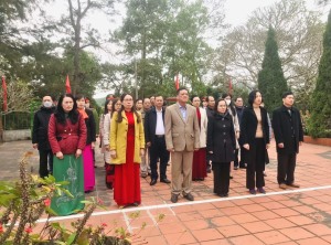 Lãnh đạo Thành phố dâng hương, dâng hoa tưởng niệm các anh hùng liệt sĩ nhân dịp Tết Quý Mão 2023