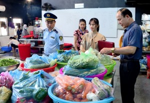 Trang chủTin tức - sự kiện TP Hạ Long: “Mạnh tay” với vi phạm an toàn thực phẩm