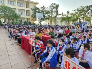 Hưởng ứng Ngày Pháp luật Việt Nam 09/11, phường Việt Hưng tổ chức tuyên truyền pháp luật về ATGT, phòng chống lừa đảo qua mạng và xâm hại tình dục cho trẻ em 