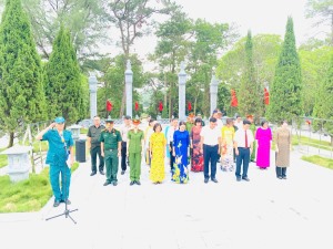 Phường Việt Hưng tổ chức lễ dâng hương kỷ niệm 79 năm Ngày Quốc khánh nước Cộng hòa Xã hội Chủ nghĩa Việt Nam (02/9/1945-02/9/2024); báo công thực hiện bê tông hóa 11 tuyến đường đất trên địa bàn phường. 